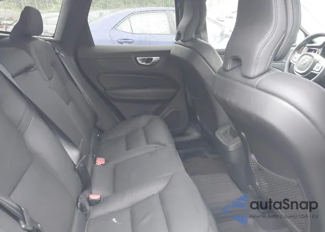 2024 Volvo Xc60 B5 Plus Dark Theme z USA, uszkodzony, nr VIN YV4L12RL4R1713474